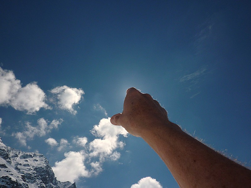 #10 De 2 choses l De 2 choses l'une..... : Quand l'idiot montre le soleil il ne le voit plus!!!