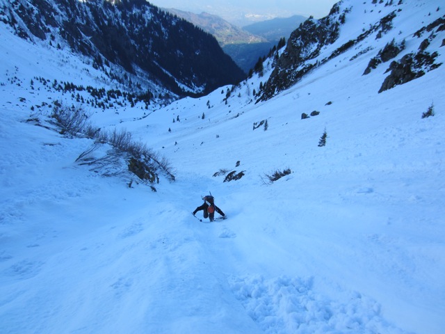 #3 Montée du ravin : C Montée du ravin : C'est raide et en neige béton (fond lisse laissé par les purges)