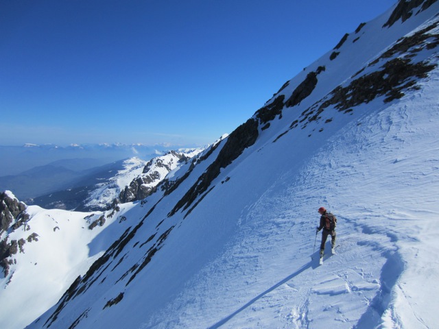 #5 Départ couloir Nord : La neige est restée poudreuse mais la surface a été durcie par le vent... Départ couloir Nord : La neige est restée poudreuse mais la surface a été durcie par le vent...