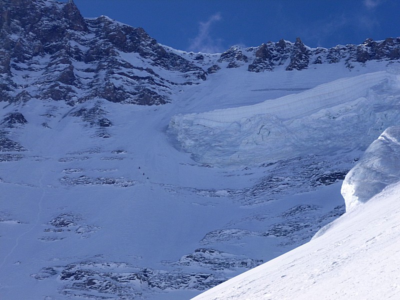 #20 les italiens : une cordée ce matin dans les italiens: un guide et ses 2 clients. les italiens : une cordée ce matin dans les italiens: un guide et ses 2 clients.