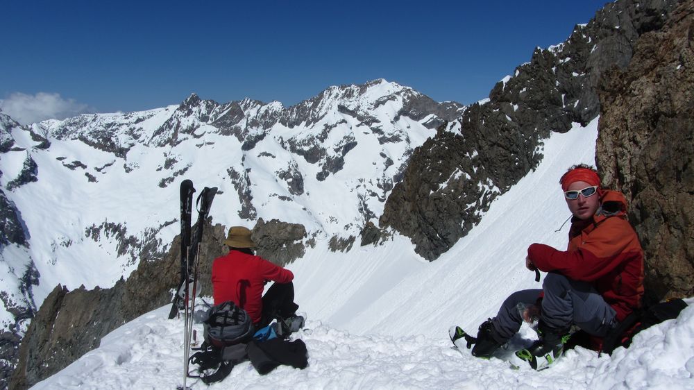 #18 Breche de la Casse Déserte : Pat de Gap et Ruth admirent le paysage Breche de la Casse Déserte : Pat de Gap et Ruth admirent le paysage