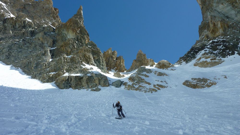 #21 Delle : sous les tours rouges du col Delle : sous les tours rouges du col