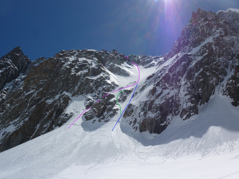 Vaccivier occidental : l'entrée principale en violet mais très peu skiant car draine les coulées (iti de montée).
iti en bleu à la descente car c'est là qu'andras a ouvert la rimaye à la montée, pas goulotté.
variante verte à proscrire, c'est vous 