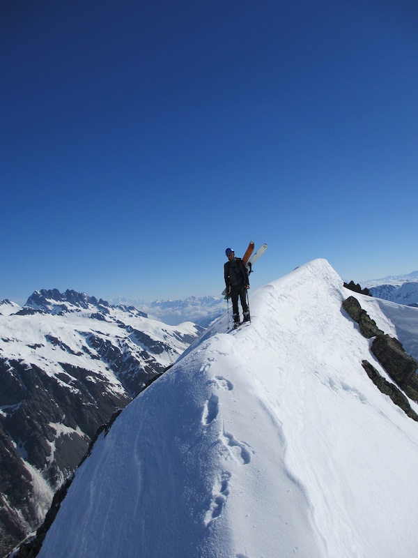 #7 Vinz : Droit sur l Vinz : Droit sur l'arête il admire la descente.