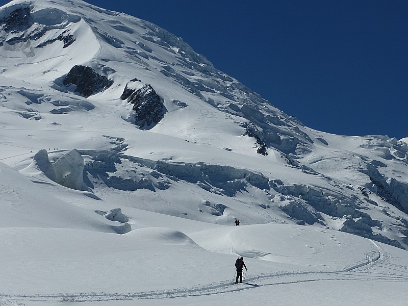 #2 Arête du Dôme : on devine les traces de montée sur l Arête du Dôme : on devine les traces de montée sur l'arête