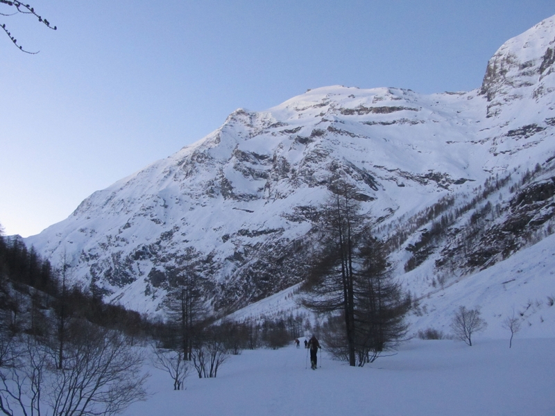#1 Charbonnel : Un peu de ski de fond pour commencer avec la face de profil en toile de fond. Charbonnel : Un peu de ski de fond pour commencer avec la face de profil en toile de fond.