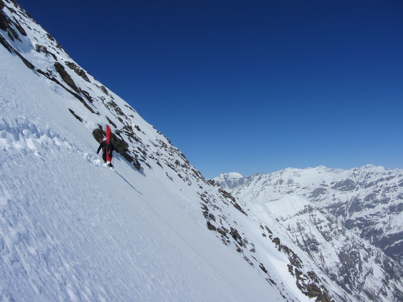 #10 Charbonnel : A la recherche du meilleure passage dans la barre mixte vers 3200m. Charbonnel : A la recherche du meilleure passage dans la barre mixte vers 3200m.