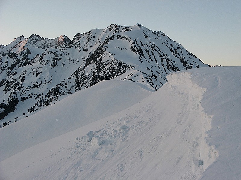#1 Arête NW : Encore bien neigeux! Arête NW : Encore bien neigeux!