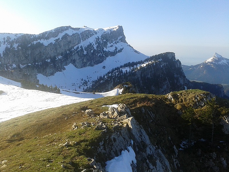 #1 Vue vers le sud : Depuis le Petit Som. Pas de neige au sommet. Vue vers le sud : Depuis le Petit Som. Pas de neige au sommet.
