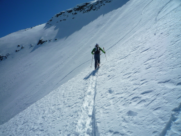 #5 Couloir Pépin : après de la "cartonnée" irrégulière, de la poudreuse qui colle très bien aux peaux ;o( ;o) Couloir Pépin : après de la "cartonnée" irrégulière, de la poudreuse qui colle très bien aux peaux ;o( ;o)