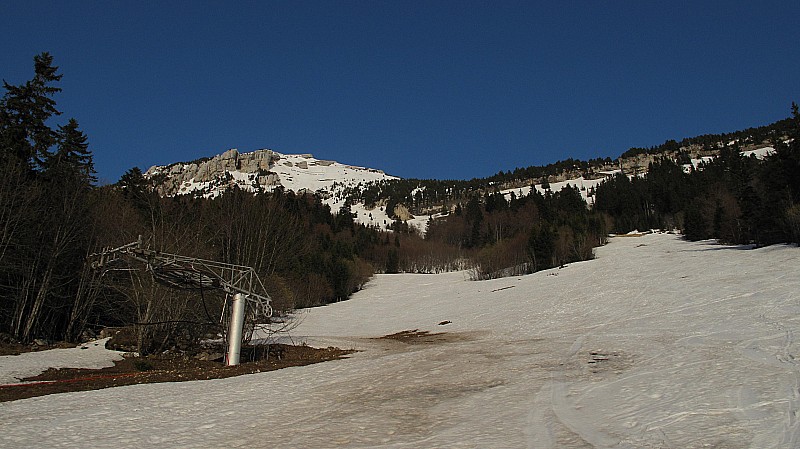 #2 Printemps : Montée super agréable au soleil, on voit l Printemps : Montée super agréable au soleil, on voit l'excellent enneigement de la descente.
