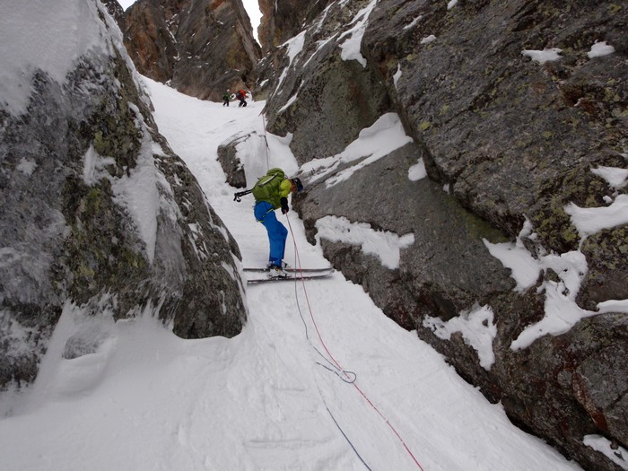 le rappel : Un peu de dérapage sur corde pour passer ce qu'il reste de la cascade de glace. Encore une chute et elle disparait?