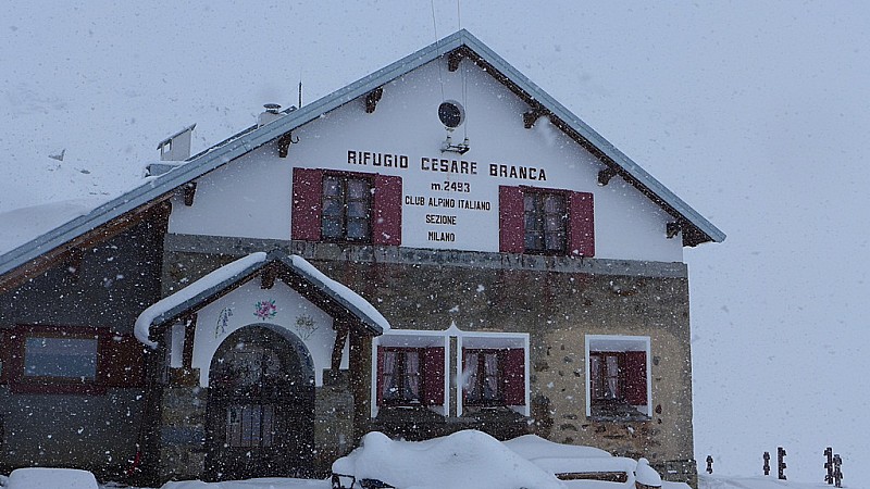 #1 Refuge Branca : Sous la neige Refuge Branca : Sous la neige