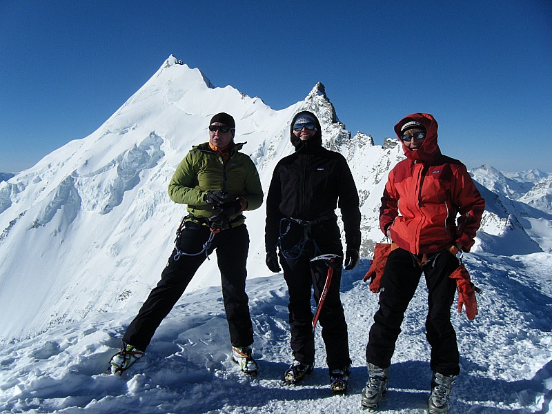 #38 Bishorn sommet : Bishorn : portrait de groupe avec dames Bishorn sommet : Bishorn : portrait de groupe avec dames