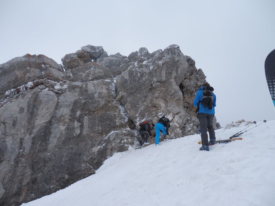 #4 1er sommet : Descente à droite du paravalanche 1er sommet : Descente à droite du paravalanche