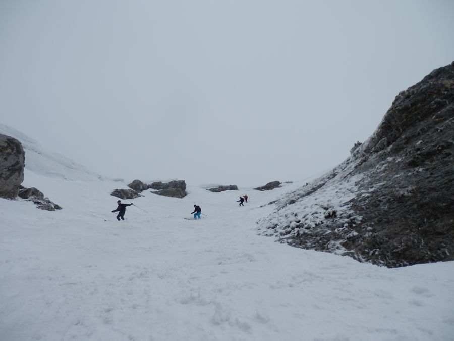 #6 Du monde dans la descente : Bonne neige et un peu de pente de ce coté Du monde dans la descente : Bonne neige et un peu de pente de ce coté