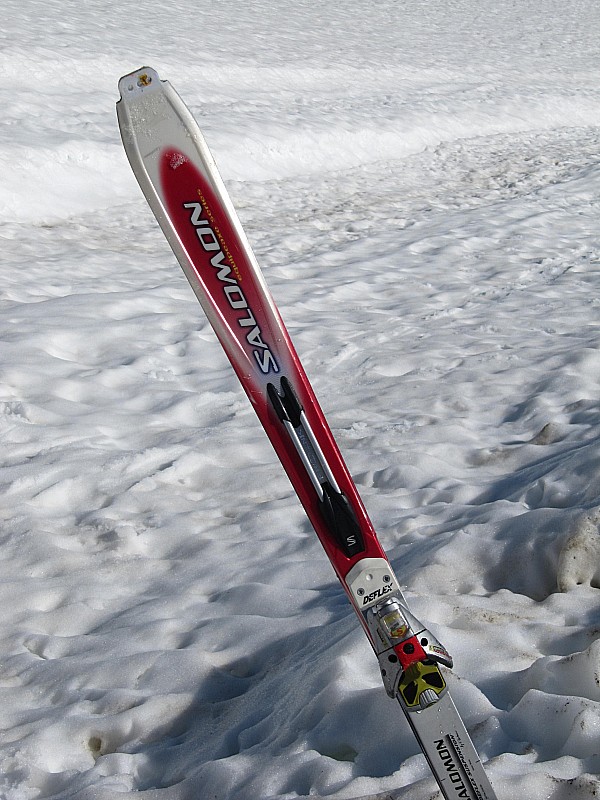 #2 Nous avons trouvé un ski : de descente. Il se trouve vers le point 1808, avant le col du Christ. Nous avons trouvé un ski : de descente. Il se trouve vers le point 1808, avant le col du Christ.