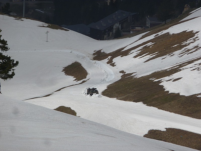 #14 Chamrousse : Et c Chamrousse : Et c'est l'armée qui défonce les pistes ...