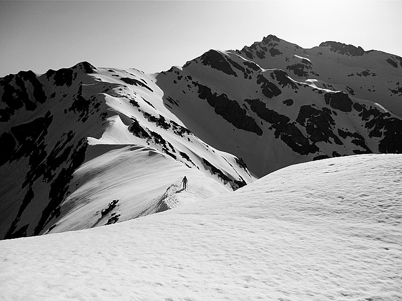 #2 Arrivée au sommet. : En fond la suite de la balade. Arrivée au sommet. : En fond la suite de la balade.