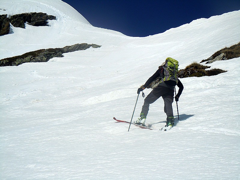 #7 Arrivée en crête : On appréhendait la remontée dans ce raidillon, chauffé par le soleil dès les 1ers rayons du matin. C Arrivée en crête : On appréhendait la remontée dans ce raidillon, chauffé par le soleil dès les 1ers rayons du matin. C'était finalement moins pire que ce qu'on craignait.