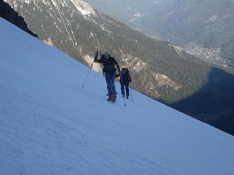 #4 pt du vallonnet : sous le refuge neige deja trés dure pt du vallonnet : sous le refuge neige deja trés dure