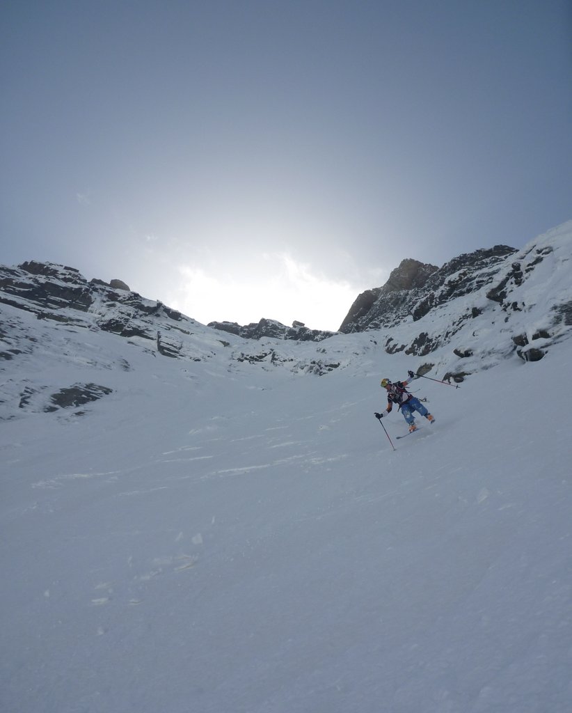 #21 Viso Ouest : Pente bien soutenue sous les goulottes, mais moins que sur les vires Viso Ouest : Pente bien soutenue sous les goulottes, mais moins que sur les vires