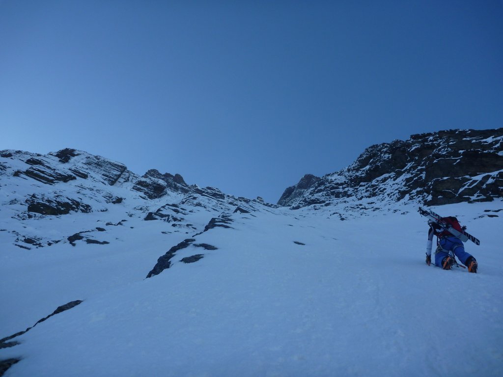 #6 Viso Ouest : Et zou, ici ca deroule bien et ca monte vite sur la neige beton Viso Ouest : Et zou, ici ca deroule bien et ca monte vite sur la neige beton
