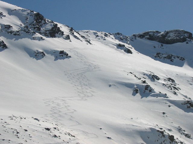 #2 Traces : Nos traces de descente dans cette face Nord Traces : Nos traces de descente dans cette face Nord