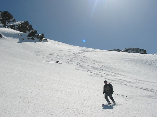 #1 Encore de la poudreuse : Seb et Moms se régalent dans cette face Nord de roche Noire Encore de la poudreuse : Seb et Moms se régalent dans cette face Nord de roche Noire