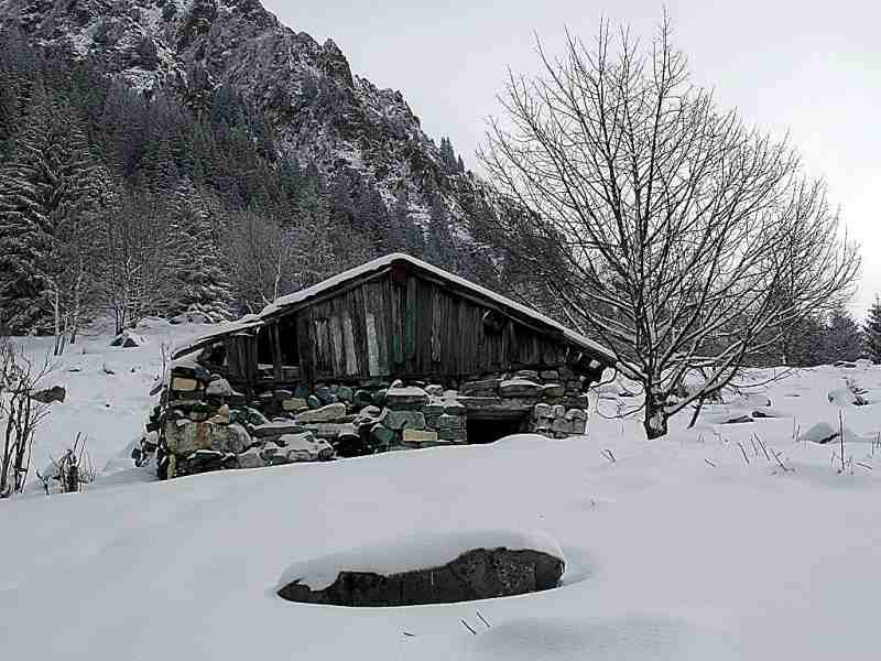 #1 premier refuge : c premier refuge : c'est là que je chausse les skis