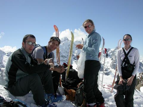 #9 A la brèche : En attendant Emilie et Alex, de G à D: Nico, moi même, Flo et Fanny A la brèche : En attendant Emilie et Alex, de G à D: Nico, moi même, Flo et Fanny