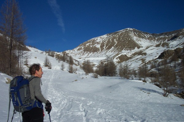 Cime de la Bonette : Jean-Marie regarde les faces sud de la cime de la Bonette bien dégarnies !!!
Il nous faut de la neige !