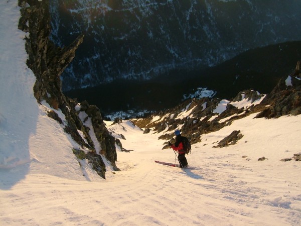 Variante coulir SO : Sylvain à l'attaque d'un autre couloir SO