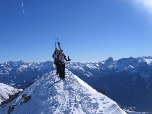 Sur le fil : Beau cheminement sur "cette arête" menant au sommet