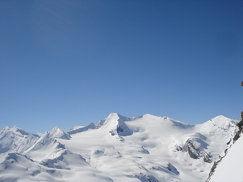 #8 roc de bassagne : grandes aiguilles rousses, pointe du gros caval bien platré encore. roc de bassagne : grandes aiguilles rousses, pointe du gros caval bien platré encore.