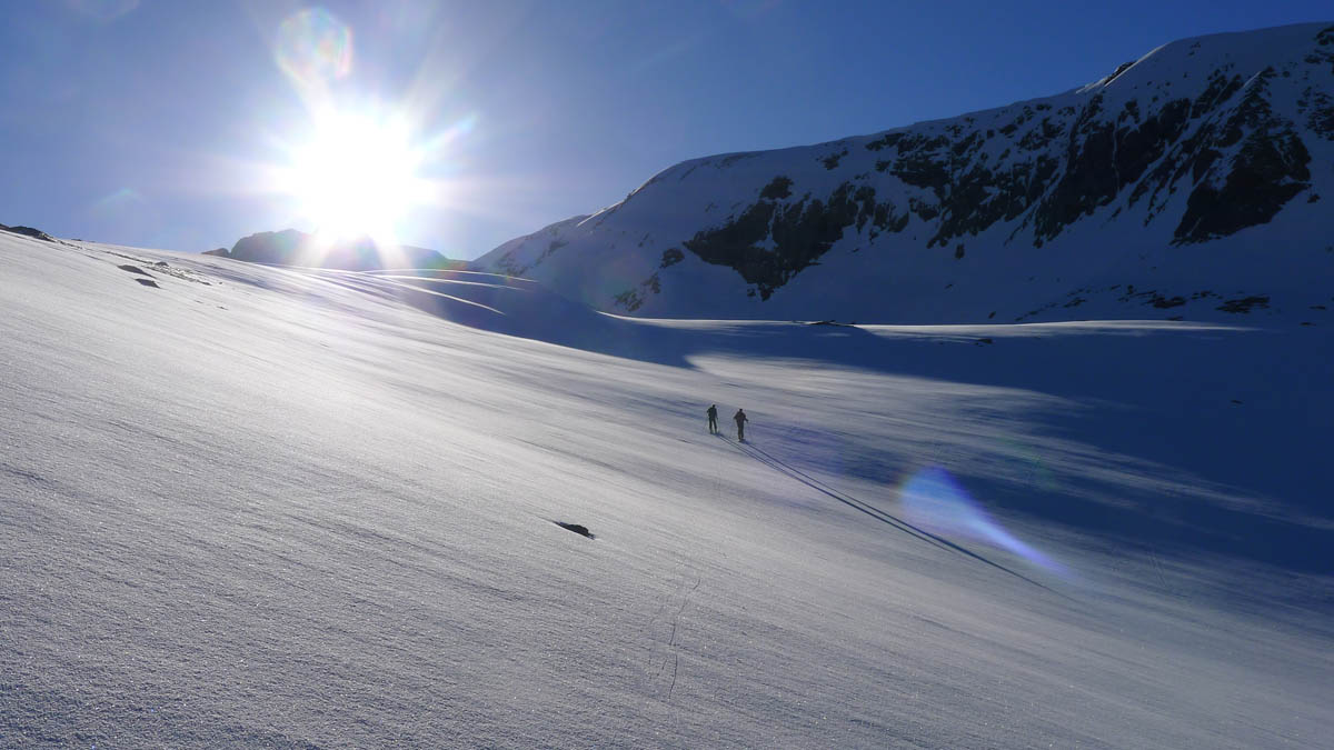 #3 Vers le couloir Pinelli : Petits randonneurs, grandes ombres Vers le couloir Pinelli : Petits randonneurs, grandes ombres
