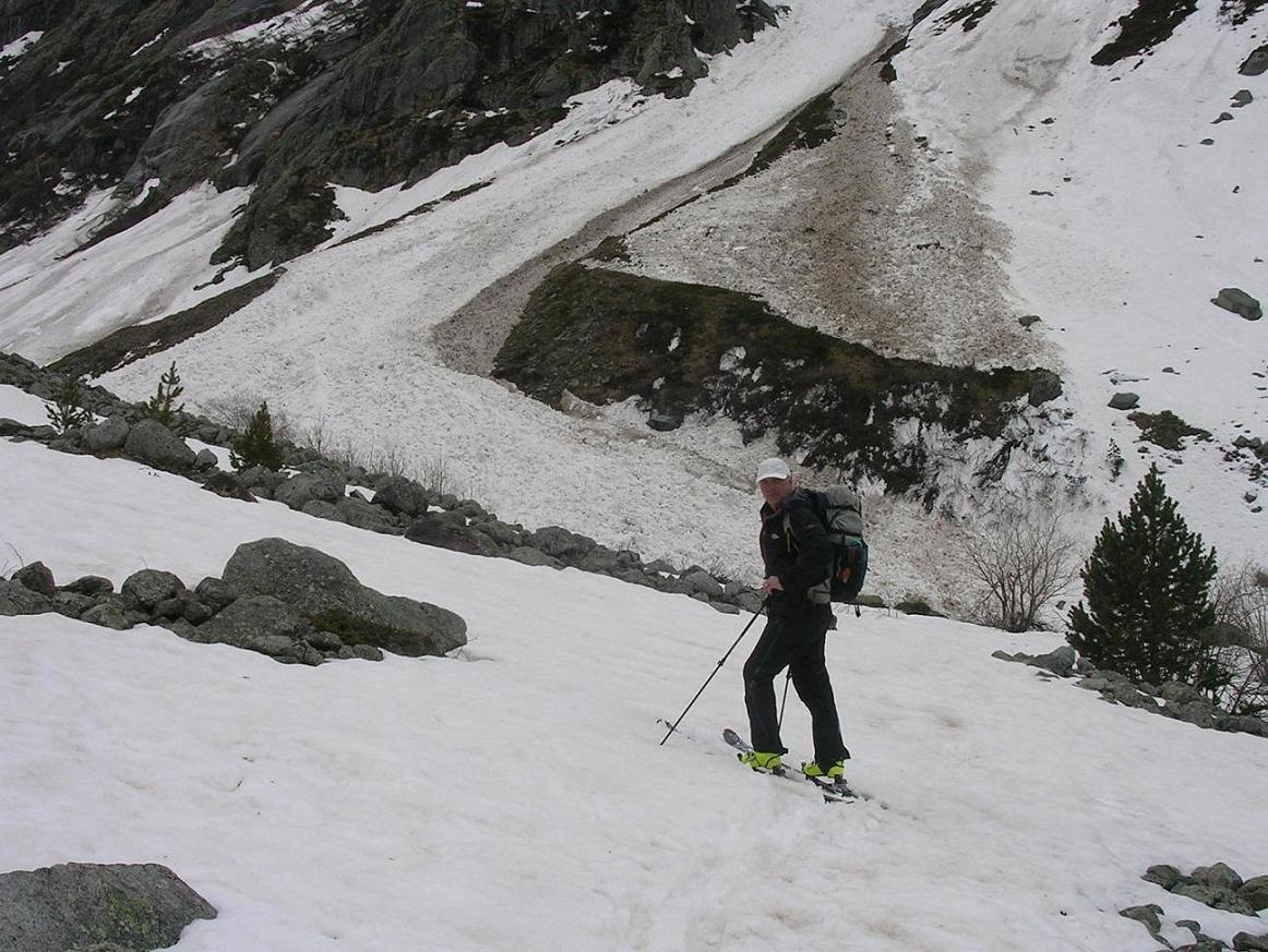 #1 montée au dessus du carrelet, ravagée par les grosses purges de printemps; plus loin deux chamois explosés sur le sentier montée au dessus du carrelet, ravagée par les grosses purges de printemps; plus loin deux chamois explosés sur le sentier