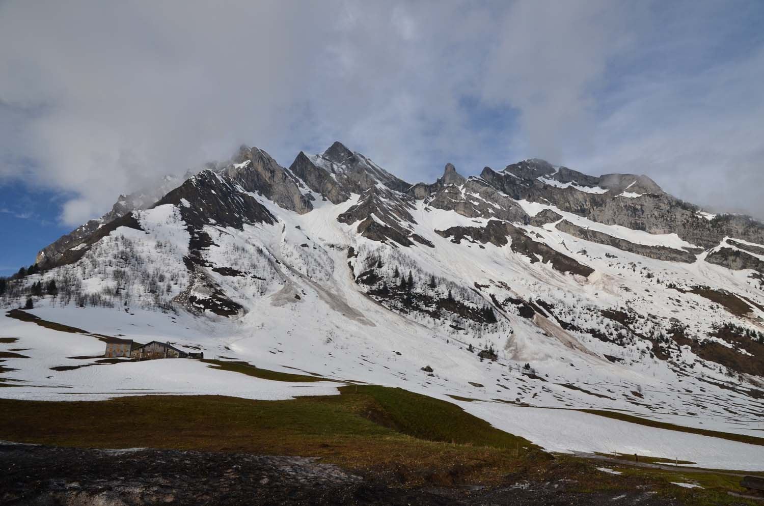 #1 Combe à Marion : Vue depuis le col des Aravis, chaussage quasi depuis la voiture. Combe à Marion : Vue depuis le col des Aravis, chaussage quasi depuis la voiture.