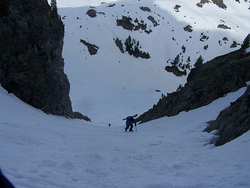 #3 Pointe de la Vaudaine : Jérôme remonte le couloir W de la Vaudaine Pointe de la Vaudaine : Jérôme remonte le couloir W de la Vaudaine