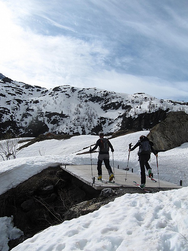 #2 Sous le chalet de la Balme. : Pas si haut le ski Clara. Sous le chalet de la Balme. : Pas si haut le ski Clara.