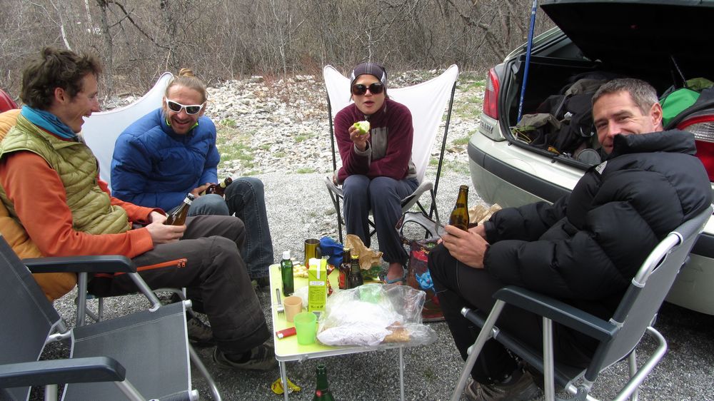 #8 Apéro : Bien au sec sous la bâche anti-pluie Apéro : Bien au sec sous la bâche anti-pluie
