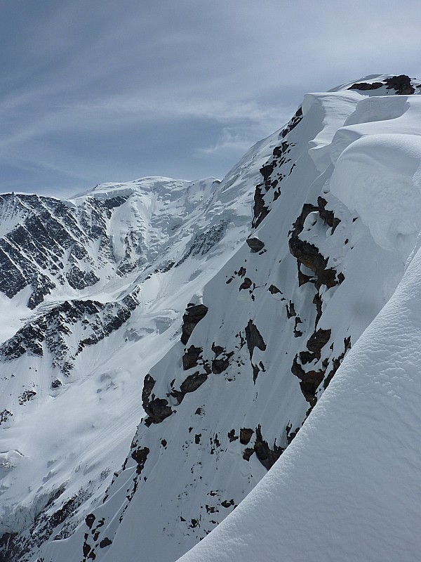 #2 Vue du sommet : Au loin le dôme du goûter. Vue du sommet : Au loin le dôme du goûter.