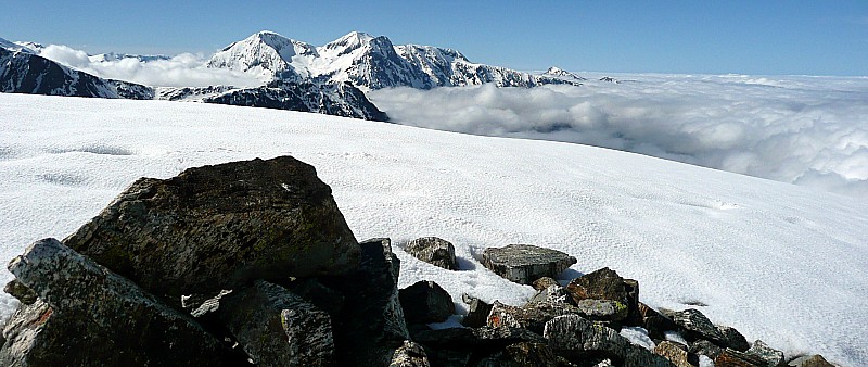 #8 Petit Van : Le cairn se découvre ... Malgré la petit couche de neige de la veille qui a succédé à la pluie. Petit Van : Le cairn se découvre ... Malgré la petit couche de neige de la veille qui a succédé à la pluie.