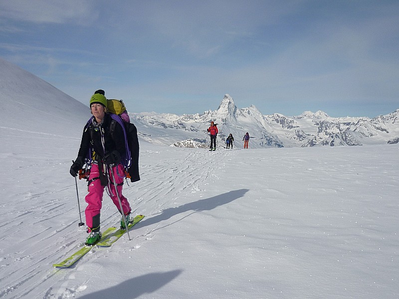 Ourien, Tu veux skier du 5? : Achète des Blak Crow! 
Maud tranquille au col!