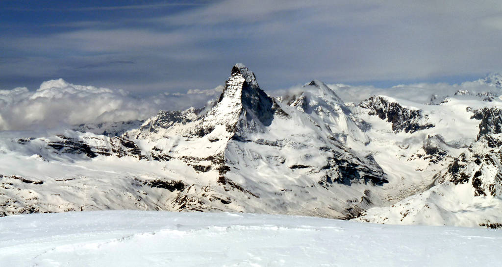 #10 Enfin le Sommet ! : Vue du Cervin depuis l Enfin le Sommet ! : Vue du Cervin depuis l'Alphubel, à 4200 mètres ! Manque de chance, mes fixes sont gelées et je ne peux pas finir le tractage pour les deniers mètres restants, mais peu importe, l'arrivée est magnifique, et je retrouve le groupe de