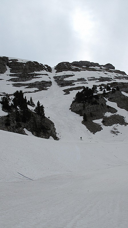 #6 Couloir : Vue générale, un régal qui va rester enneigé un moment... (face SO directe inskiable) Couloir : Vue générale, un régal qui va rester enneigé un moment... (face SO directe inskiable)