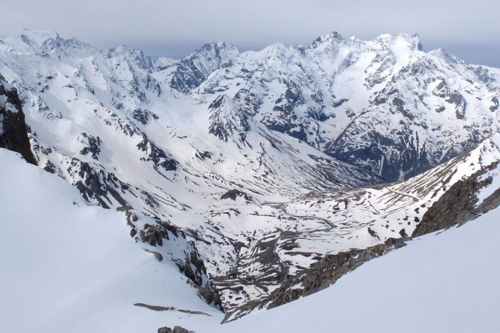 Fenêtre sur le col du Lautaret : de la Barre des Ecrins à la Meije