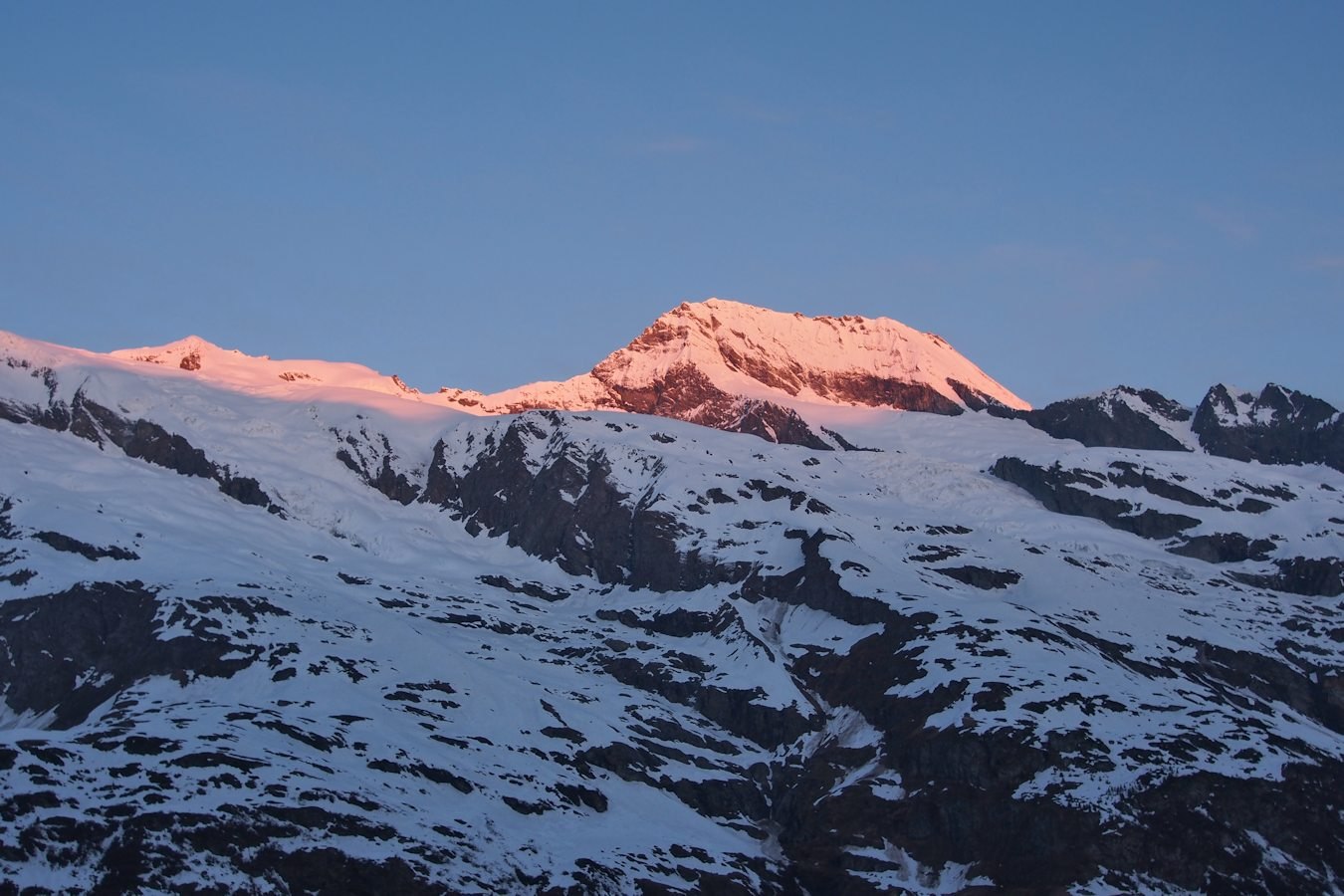 #1 Une belle journée s Une belle journée s'annonce : Lever de soleil sur le Mont Pourri.