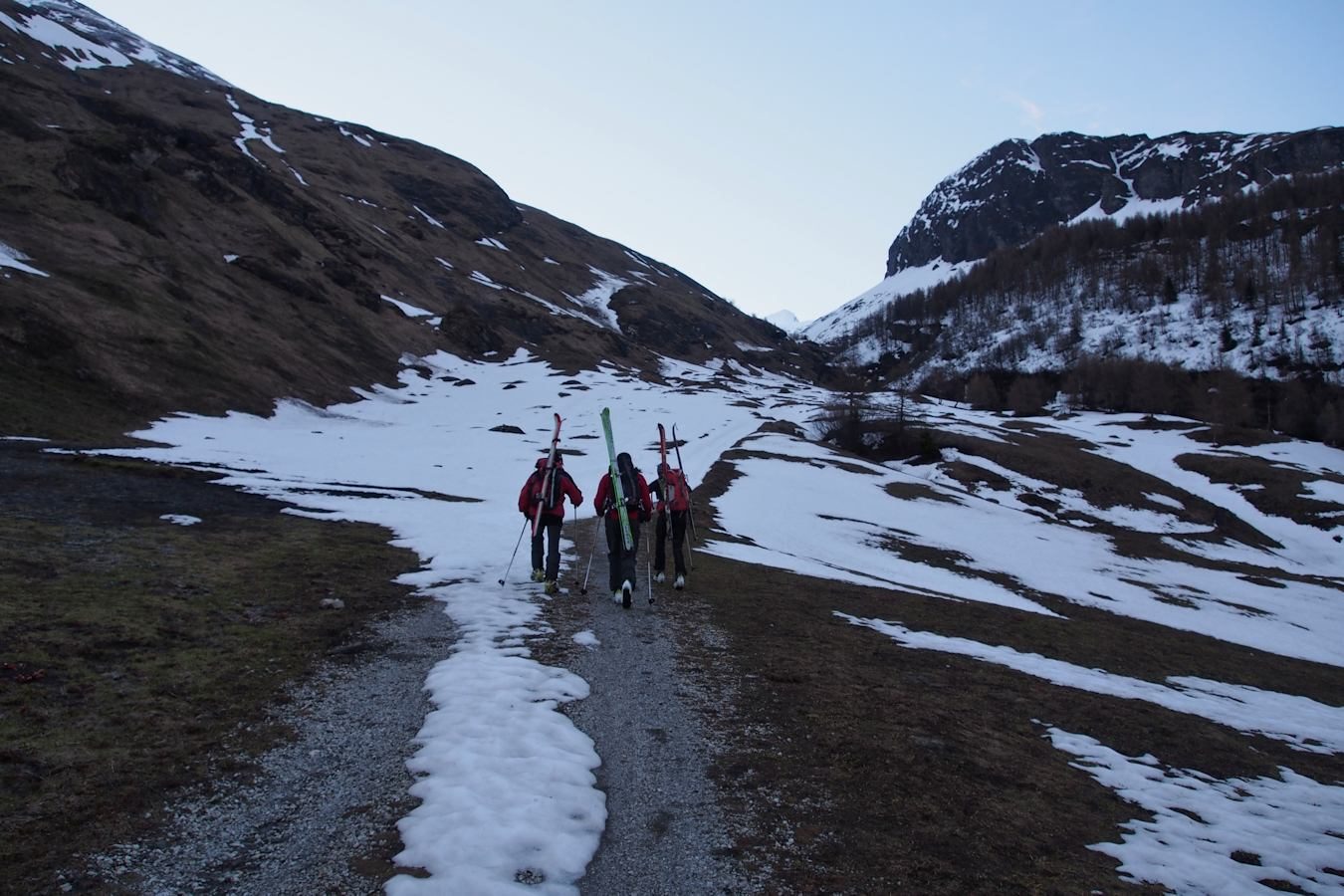 #2 Vers 2000 m : Les premiers névés. Vers 2000 m : Les premiers névés.