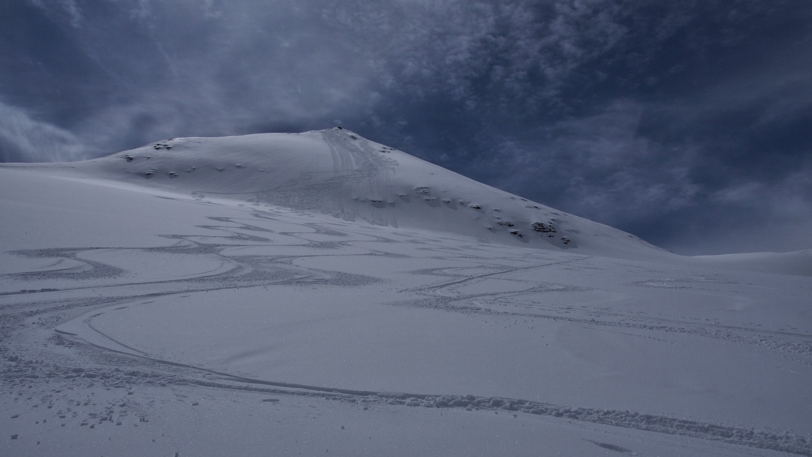 #19 Vue du bas : La face Nord-Ouest après notre passage. Vue du bas : La face Nord-Ouest après notre passage.